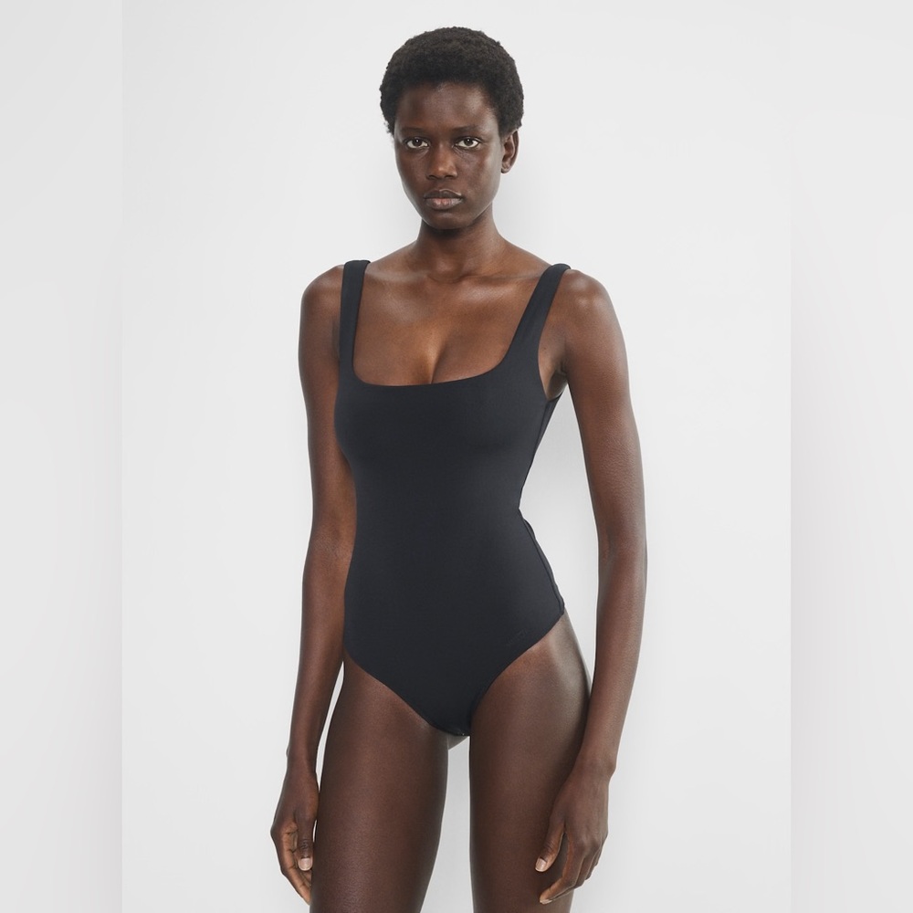 Aritzia Babaton Contour Squareneck Bodysuit in Black .